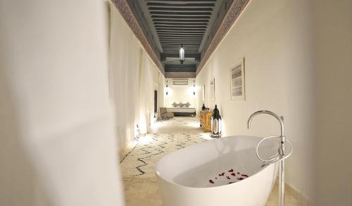 Bab Doukkala Casa | Hotel & Spa Dar Baraka & Karam