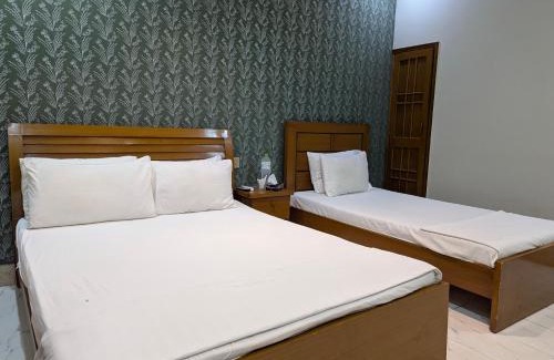 Gulshan-E-Jamal Cama Y Desayuno | Hotel StayInn - Agha Khan Hospital Branch