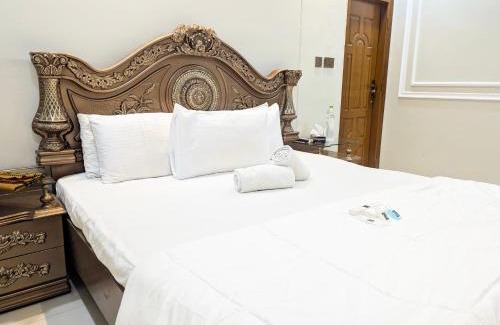 Gulshan-E-Jamal Cama Y Desayuno | Hotel StayInn - Millennium Mall Branch