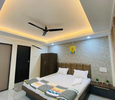 Maheshwar Casa | Hotel StayMore Premium Rooms and AC dorms