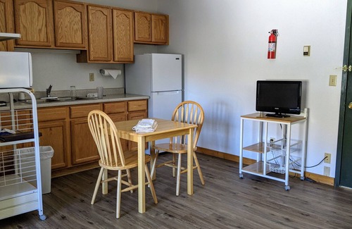 Almont Cabina | Hotel Style Lodge Room w/Kitchenette
