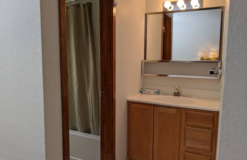 Almont Cabina | Hotel Style Lodge Room w/Kitchenette