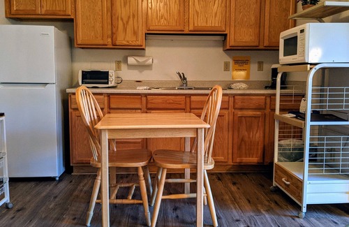 Almont Cabina | Hotel Style Lodge Room w/Kitchenette