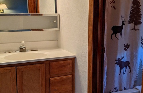 Almont Cabina | Hotel Style Lodge Room w/Kitchenette