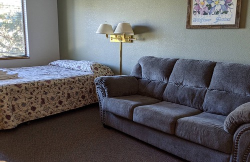Almont Cabina | Hotel Style Lodge Room w/Kitchenette