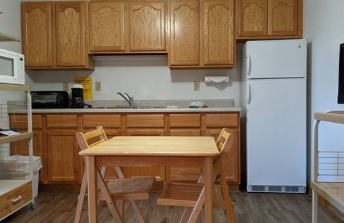 Almont Cabina | Hotel Style Lodge Room w/Kitchenette