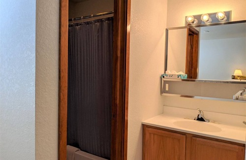 Almont Cabina | Hotel Style Lodge Room w/Kitchenette