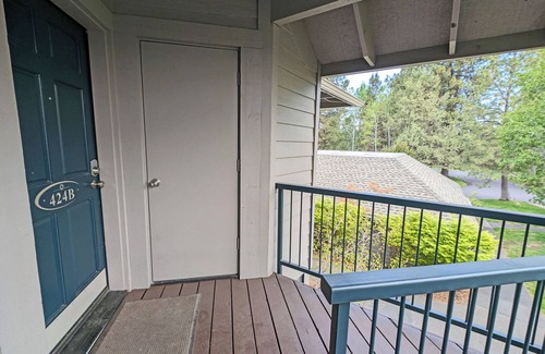 Century West Condominio | Hotel-Style, King Bed, Secondd Floor Condo 424B
