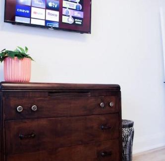 Rossmore Casa | Hotel-style Waterfront Family Suite & Sunset Views