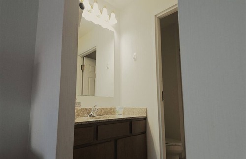 Wilkes-Barre Apartamento | Hotel suite with AC, WiFi, fitness room in welcoming Wilkes-Barre
