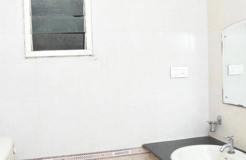 Majestic Hotel | Hotel Surya Residency Majestic