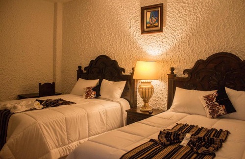 San Juan La Laguna Hotel | Hotel Taa' Tiin