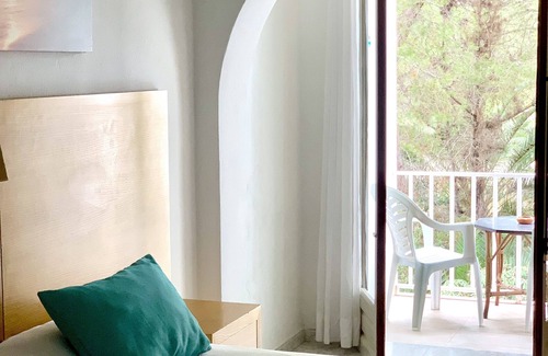 Bahía de San Antonio Hotel | Hotel Tagomago