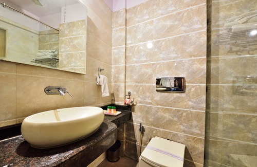 Karol Bagh Hotel | Hotel Taksh Inn