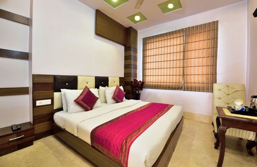 Karol Bagh Hotel | Hotel Taksh Inn