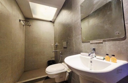 Ballygunge Hotel | Hotel The Crest