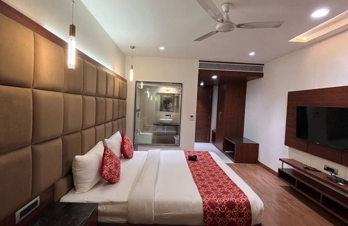 Gwalior Hotel | Hotel The crystal Park