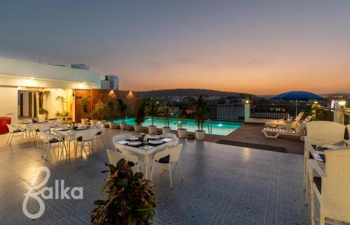 Udaipur Hotel | Hotel The Dee Glanc - A Pure Veg Hotel near Bus stand Udaipur
