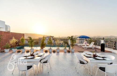 Udaipur Hotel | Hotel The Dee Glanc - A Pure Veg Hotel near Bus stand Udaipur