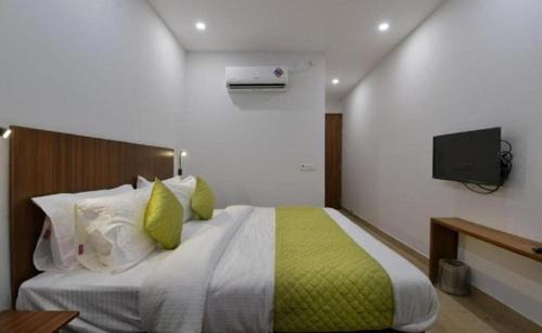 Indirapuram Hotel | Hotel The Emporio A Corporate Suites Near Sector 62, Noida
