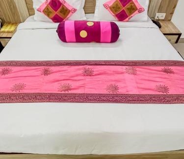 Taj Ganj Hotel | Hotel The Golden Bird