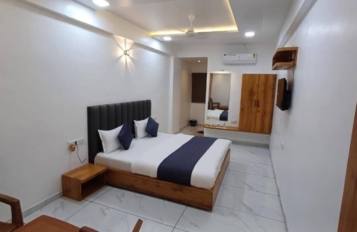 Patan Cama Y Desayuno | Hotel The Grand Jashi Residency