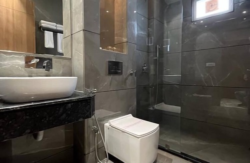 Mat Hotel | Hotel Three Seasons