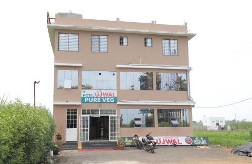 Hatkalangda Cabina | Hotel Ujwal Pure Veg Family Restaurant and lodging