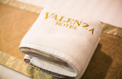 Kampung Haji Abdullah Hukum Hotel | Hotel Valenza