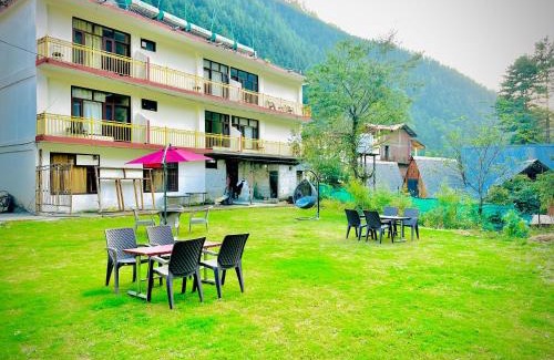 Kasol Casa | Hotel Vansh-A hotel with private Lawn and Parking