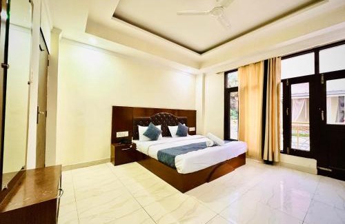 Kasol Casa | Hotel Vansh-A hotel with private Lawn and Parking