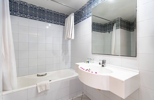 Triffa Hotel | Hotel Venice Beach - Families and Couples Only