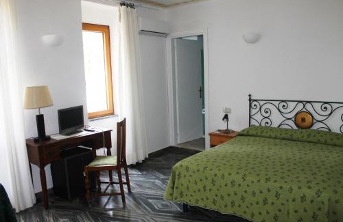 Sas Linnas Siccas Hotel | Hotel Villa Campana