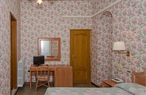 Marina di Pietrasanta Hotel | Hotel Villa Flores