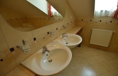 Zlate Moravce Hotel | Hotel Vion