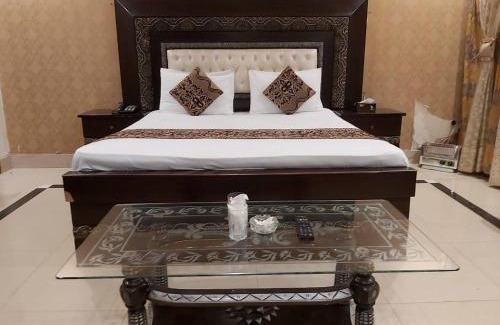 Johar Town Casa | Hotel Visit Inn One