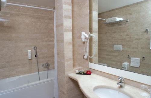 Rione II Trevi Hotel | Hotel White