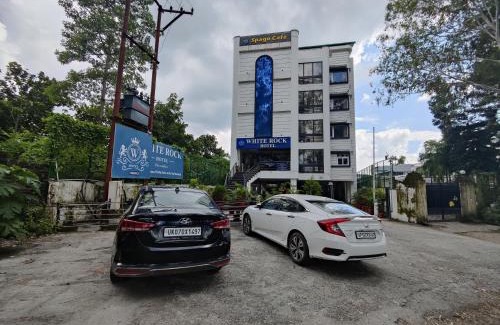 Bullawala Hotel | Hotel White Rock By The Solitaire Hospitality