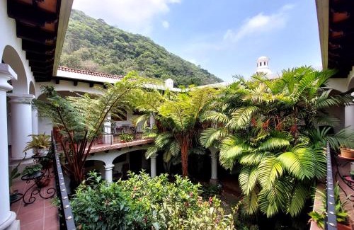 Santa Ana Hotel | Hotel y Jardines Casa Búho
