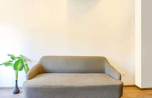 New Delhi Hotel | Hotel Yellow Chilli