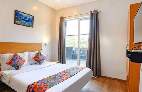 New Delhi Hotel | Hotel Yellow Chilli