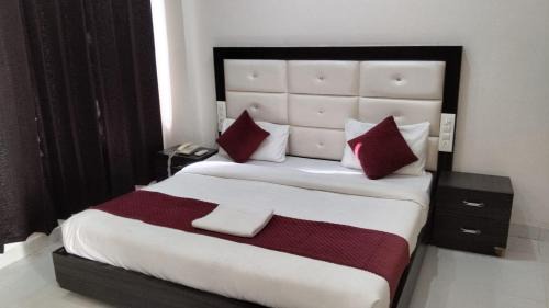 Rishikesh Hotel | Hotel Yogasthali - Top Rated ! Most Awarded ! Luxury Rooms ! Lift ! Parking