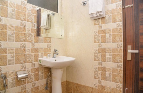 Tonk Road Hotel | Hotel Yulia - Le Amour Inn
