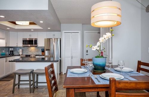 Kihei Condominio | Maui Banyan remodelado de arriba piso de la unidad Pasos a la playa, Tiendas