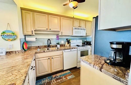Kihei Condominio | Hotel-zoned Oceanview Oceanfront Penthouse! - Menehune Shores 619