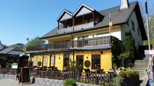 Senheim Casa | Hotel Zur Brücke