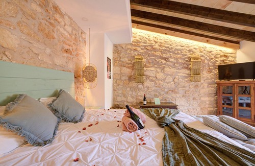 Petra Cama Y Desayuno | Hotelet Ca'n Oms Picasso by Rentallorca