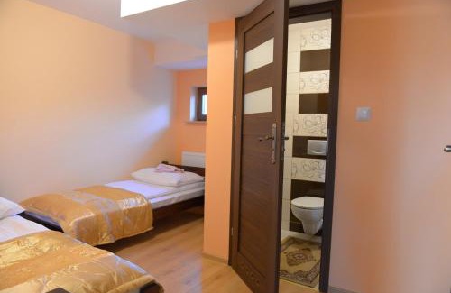 Malaszewice Cama Y Desayuno | Hotelik Pod Lwami