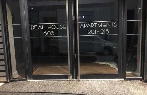 Kirkheaton Apartamento | Hotl Aparts at Deal House
