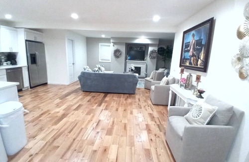 Mastic Casa | Hottub, ⛳️, htd pool, Sauna, Basketball